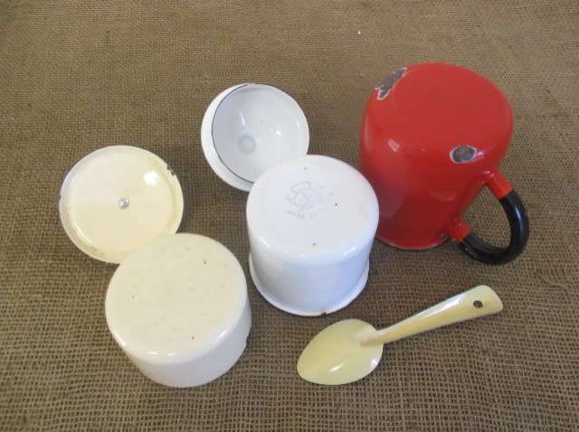 Four Vintage Old School Enamel Ware Pieces