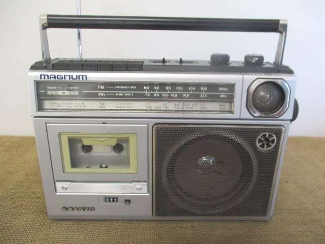 Vintage Sanyo Magnum Model M2563KB Portable 4 Band Electrical/Battery Radio/Cassette Player