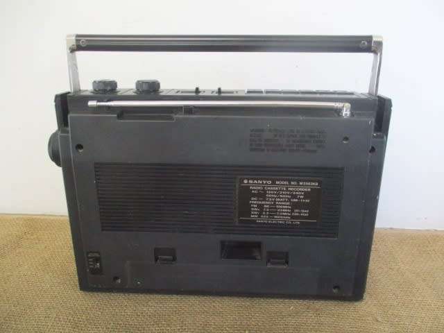 Vintage Sanyo Magnum Model M2563KB Portable 4 Band Electrical/Battery Radio/Cassette Player