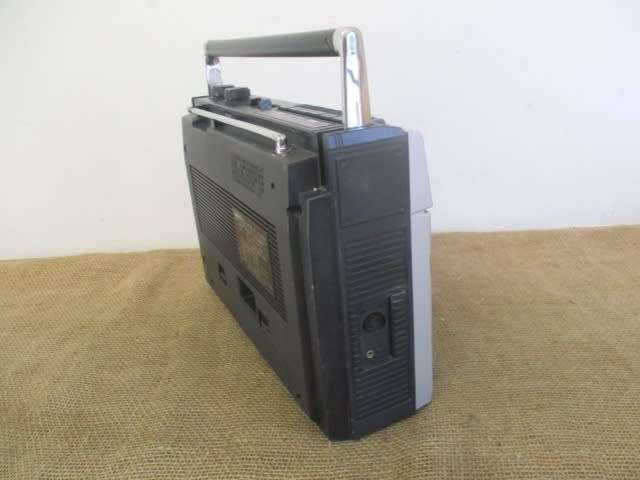 Vintage Sanyo Magnum Model M2563KB Portable 4 Band Electrical/Battery Radio/Cassette Player