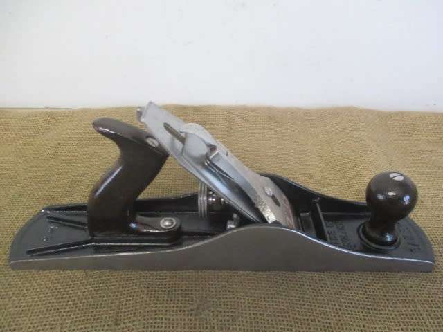 The Real Workhorse....This Neat Vintage Stanley Bailey No 5 1/2 Hand Plane        England