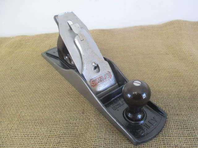 The Real Workhorse....This Neat Vintage Stanley Bailey No 5 1/2 Hand Plane        England