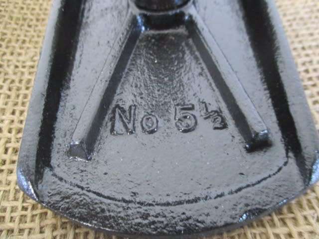The Real Workhorse....This Neat Vintage Stanley Bailey No 5 1/2 Hand Plane        England