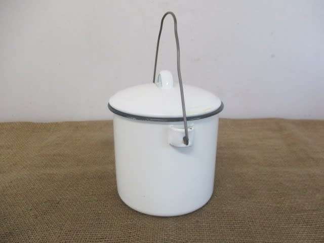 Beautiful 2 liter Old Fashioned Enamel Billy Can