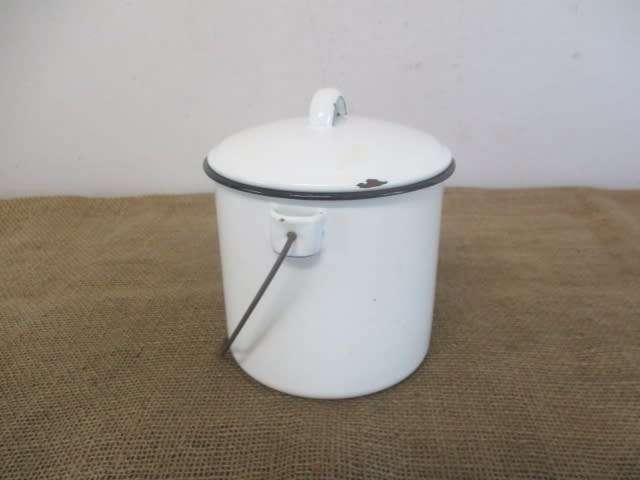 Beautiful 2 liter Old Fashioned Enamel Billy Can