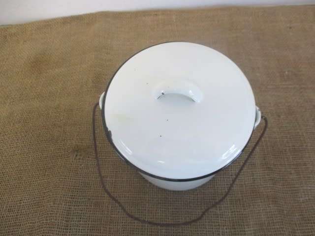 Beautiful 2 liter Old Fashioned Enamel Billy Can