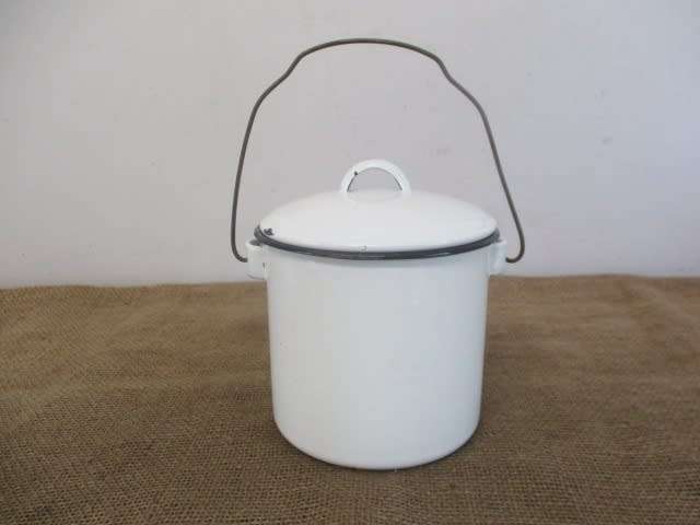 Beautiful 2 liter Old Fashioned Enamel Billy Can