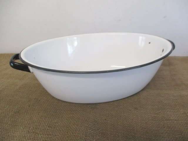 Beautiful Large Oval Shape Vintage Old School Enamel Baby Tub