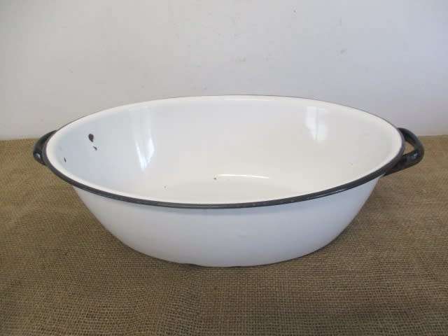 Beautiful Large Oval Shape Vintage Old School Enamel Baby Tub