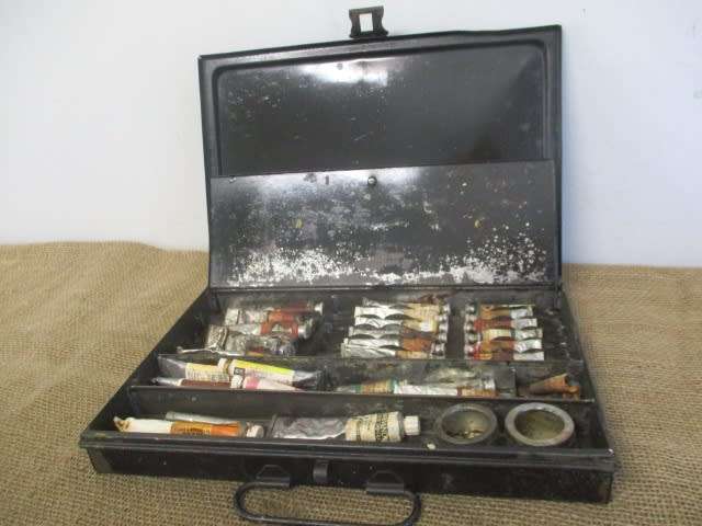 Vintage Winsor & Newton Limited London England Oil Paint Set In Original Metal Container