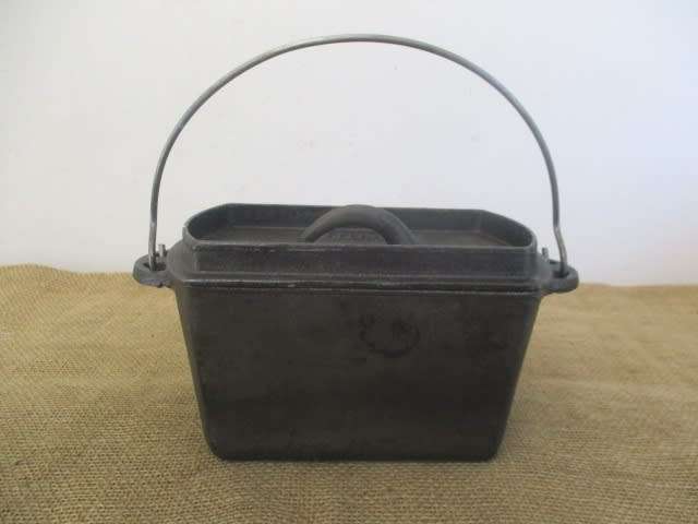 Nice AfriTrail Cast Iron Bread Pot With Covering Bag