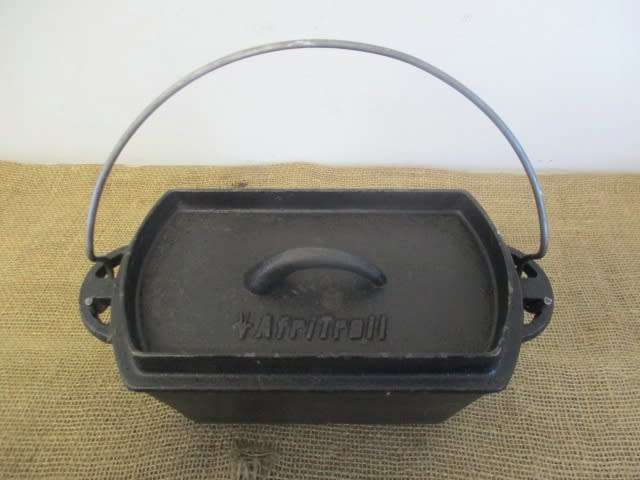 Nice AfriTrail Cast Iron Bread Pot With Covering Bag