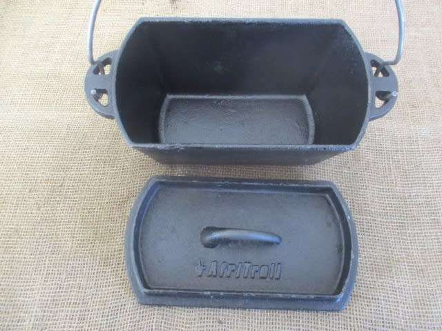 Nice AfriTrail Cast Iron Bread Pot With Covering Bag