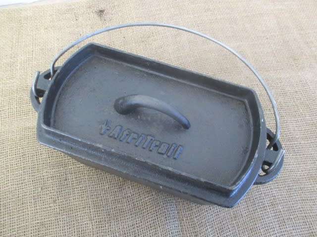 Nice AfriTrail Cast Iron Bread Pot With Covering Bag