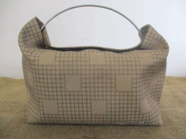 Nice AfriTrail Cast Iron Bread Pot With Covering Bag