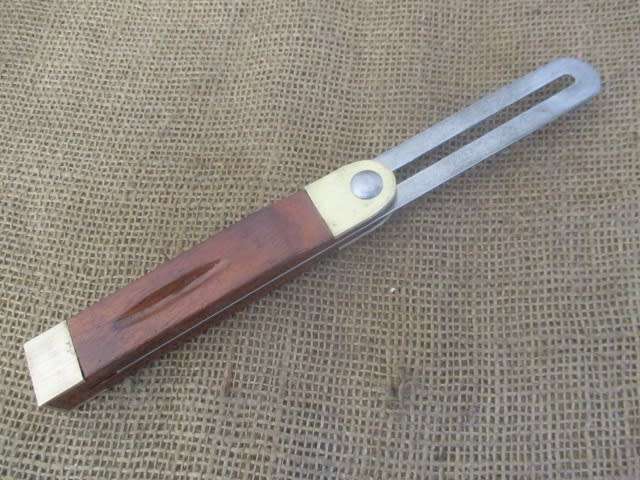 Lovely Vintage Carpenter`s Adjustable Wooden Square