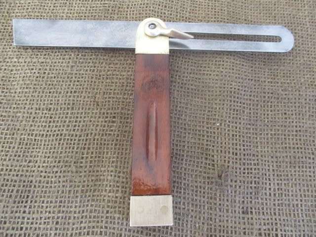 Lovely Vintage Carpenter`s Adjustable Wooden Square