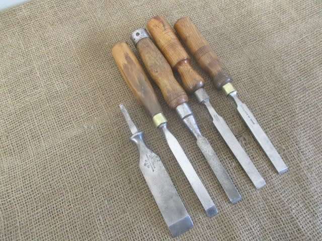 Collection Of Five Sturdy Vintage Carpenter Woodworking Chisels