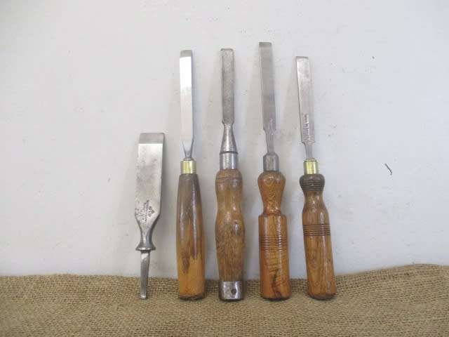 Collection Of Five Sturdy Vintage Carpenter Woodworking Chisels