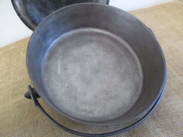Rare Large Size Vintage Falkirk No 6 Cast Iron Flat Bottom Pot