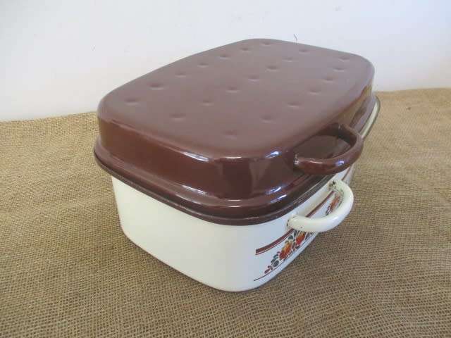 An Awesome Vintage Old Fashioned Enamel Rectangular Roasting Pan With Lovely Floral Design