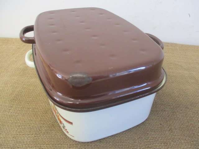 An Awesome Vintage Old Fashioned Enamel Rectangular Roasting Pan With Lovely Floral Design