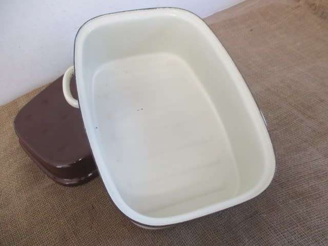 An Awesome Vintage Old Fashioned Enamel Rectangular Roasting Pan With Lovely Floral Design