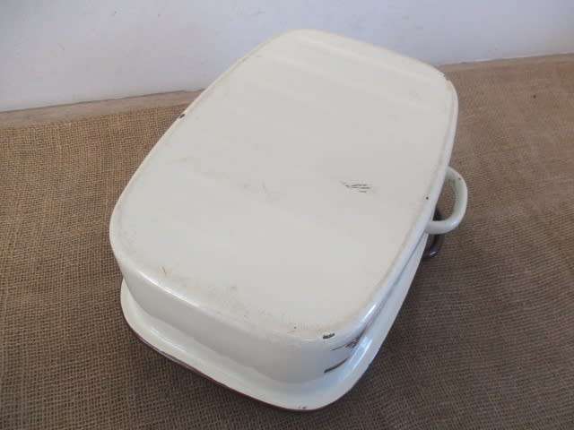 An Awesome Vintage Old Fashioned Enamel Rectangular Roasting Pan With Lovely Floral Design