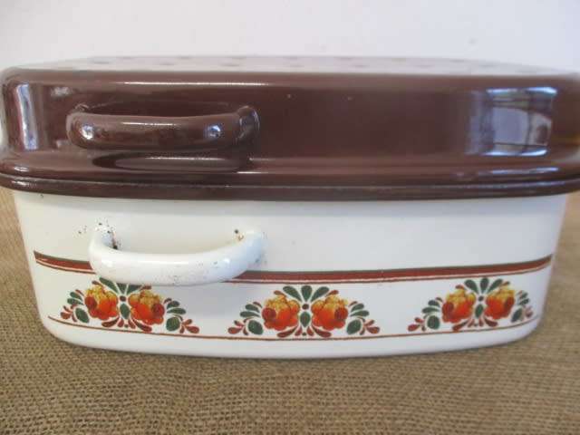 An Awesome Vintage Old Fashioned Enamel Rectangular Roasting Pan With Lovely Floral Design
