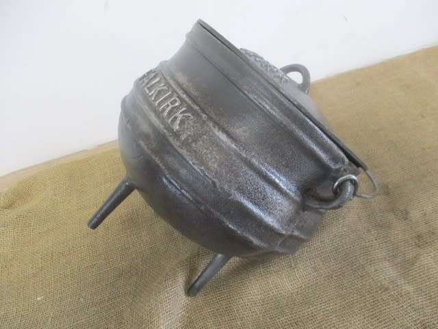 Magnificent And Robust Sizable Vintage Falkirk #3 Three Legged Solid Cast Iron Potjie Pot