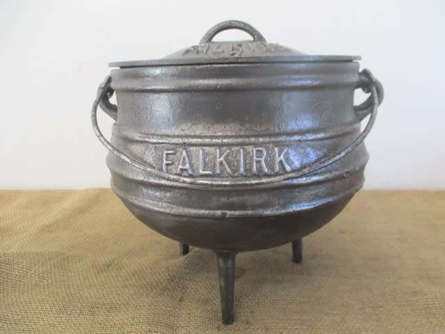 Magnificent And Robust Sizable Vintage Falkirk #3 Three Legged Solid Cast Iron Potjie Pot