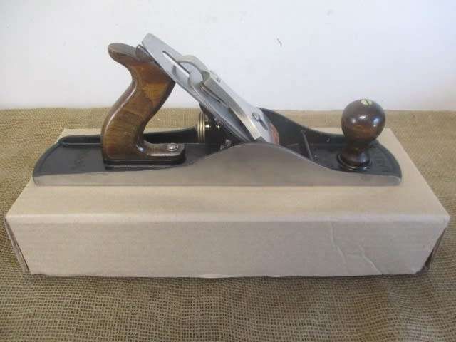 The Reliable Foreman.....This Clean Neat Vintage Stanley Bailey No 5 1/2 Hand Plane        England