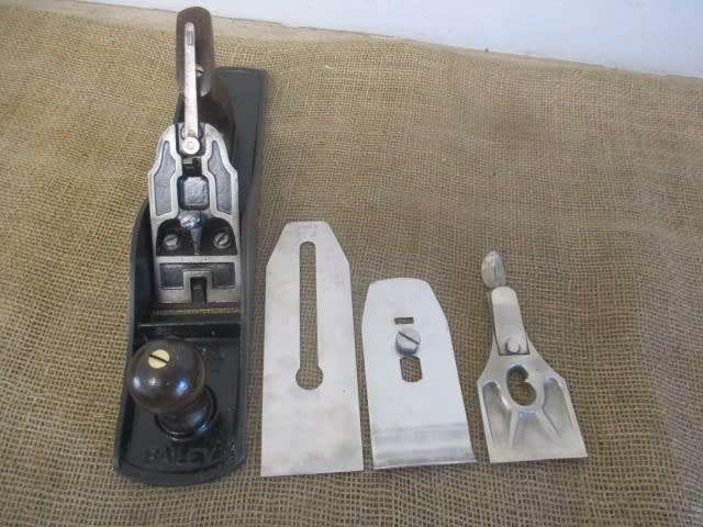 The Reliable Foreman.....This Clean Neat Vintage Stanley Bailey No 5 1/2 Hand Plane        England