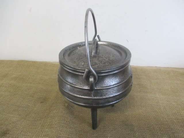 Neat SABS BestDuty #3/4 Three Legged Solid Cast Iron Potjie Pot