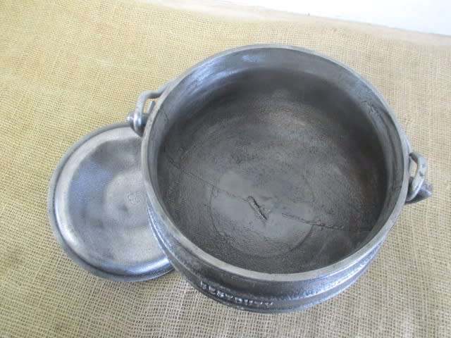 Neat SABS BestDuty #3/4 Three Legged Solid Cast Iron Potjie Pot