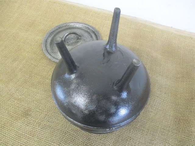 Neat SABS BestDuty #3/4 Three Legged Solid Cast Iron Potjie Pot