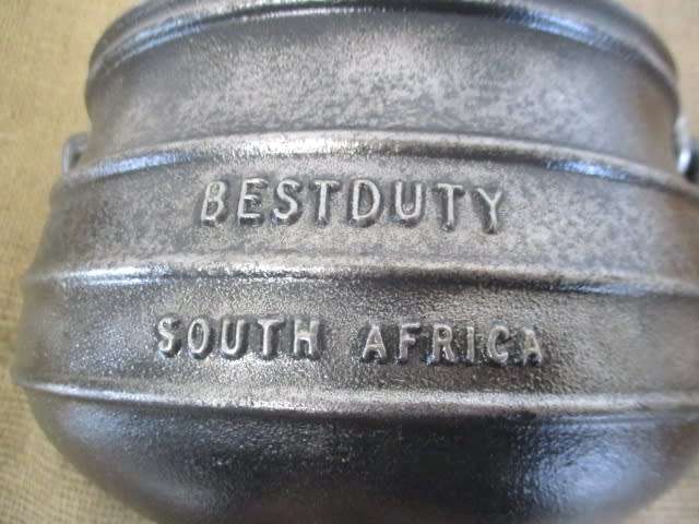 Neat SABS BestDuty #3/4 Three Legged Solid Cast Iron Potjie Pot