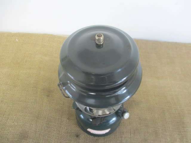 Neat Vintage Coleman Model 214A700 Kerosene Lantern.  The Coleman Co. Inc.   1994