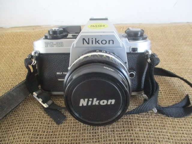 Beautiful Vintage Nikon FG-20 SLR 35mm Camera With Film And Shoulder Bag        1984