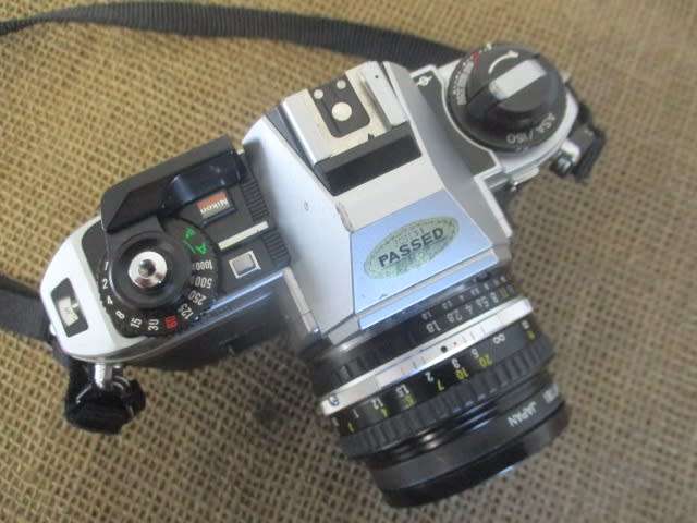Beautiful Vintage Nikon FG-20 SLR 35mm Camera With Film And Shoulder Bag        1984
