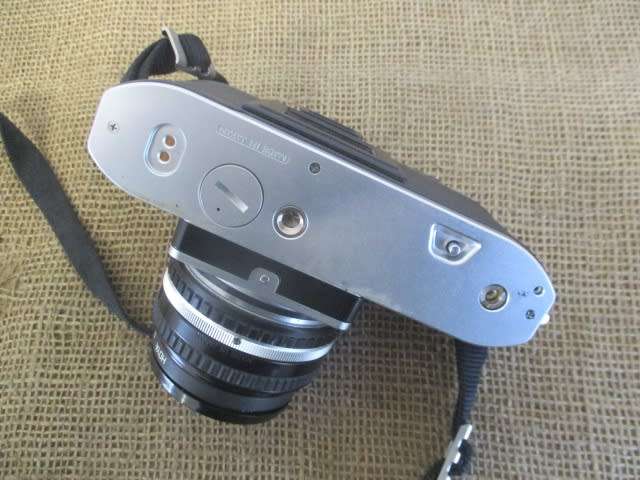 Beautiful Vintage Nikon FG-20 SLR 35mm Camera With Film And Shoulder Bag        1984