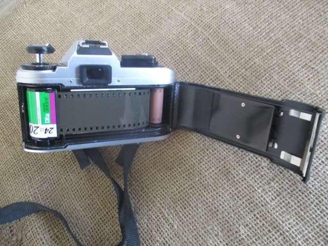 Beautiful Vintage Nikon FG-20 SLR 35mm Camera With Film And Shoulder Bag        1984
