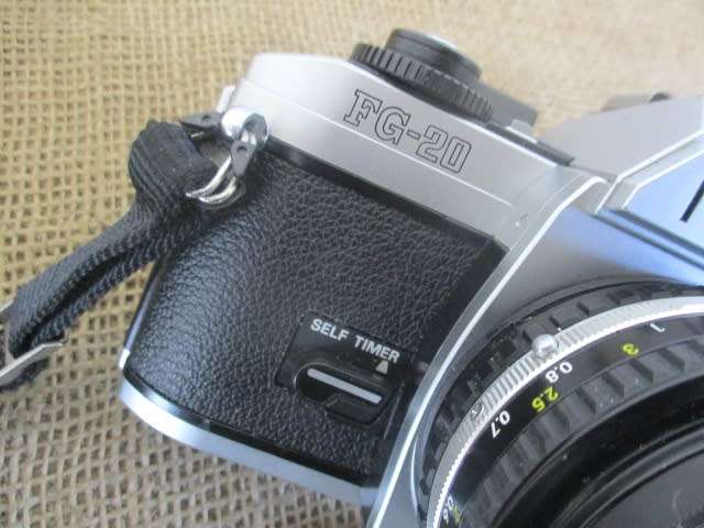 Beautiful Vintage Nikon FG-20 SLR 35mm Camera With Film And Shoulder Bag        1984