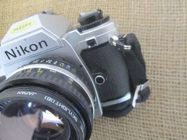 Beautiful Vintage Nikon FG-20 SLR 35mm Camera With Film And Shoulder Bag        1984