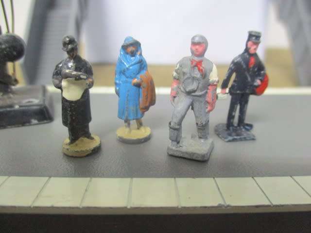 Vintage Tri-ang Railway Accessories As Per Photos