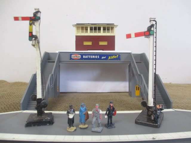 Vintage Tri-ang Railway Accessories As Per Photos