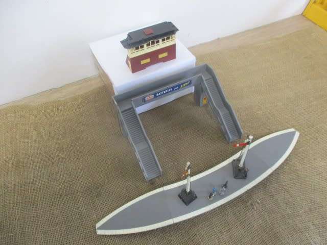 Vintage Tri-ang Railway Accessories As Per Photos