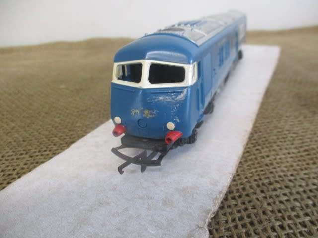 Vintage Tri-ang Blue Pullman Model Railway Powered Locomotive With Seats       Made In Britain