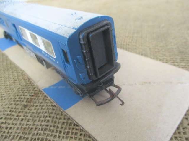 Vintage Tri-ang Blue Pullman Model Railway Powered Locomotive With Seats       Made In Britain