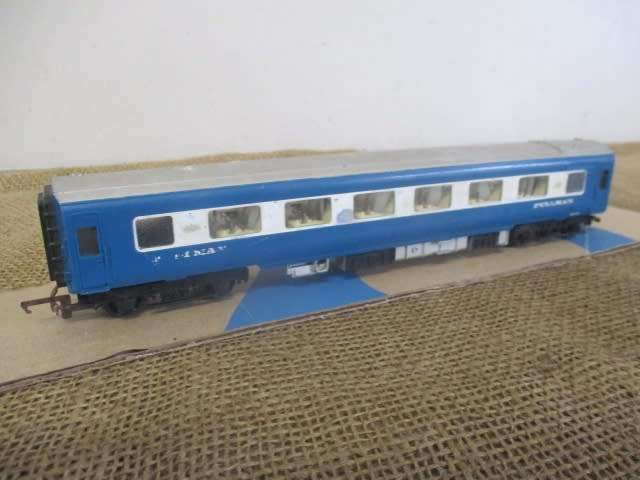 Vintage Tri-ang Blue Pullman Model Railway Coach              Made In Britain